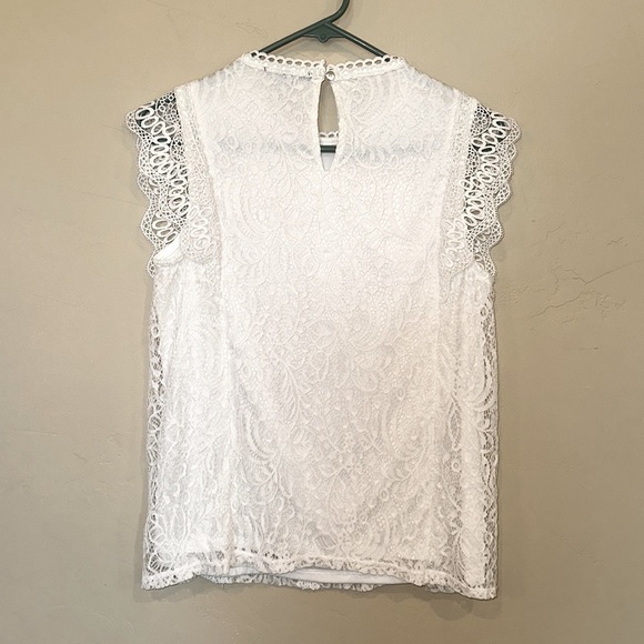 Cable & Gauge white lace overlay blouse cap sleeves Sz M - Picture 6 of 10